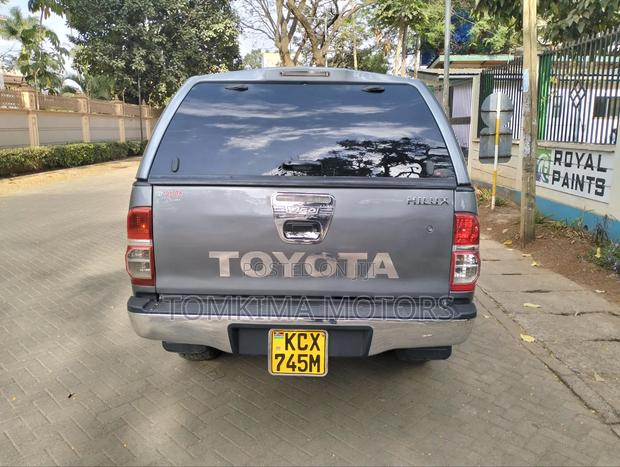 Toyota Hilux 2013 Gray