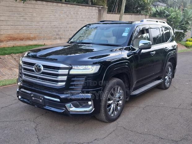 Toyota Land Cruiser LC300 2024 Black