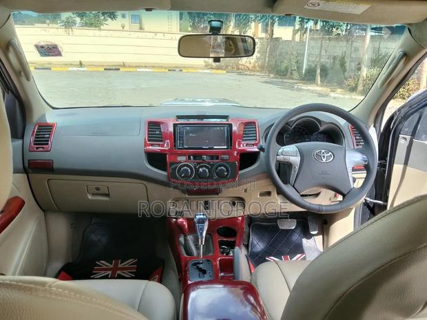 Toyota Hilux 2.5 D-4D 4X4 SRX 2010 Black