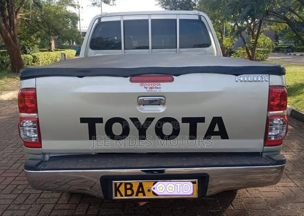 Toyota Hilux 2.5 Cab 2005 Gray