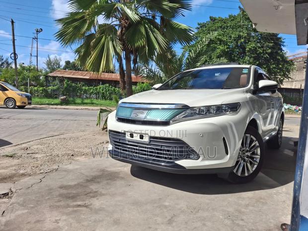 Toyota Harrier 2.0 2020 White