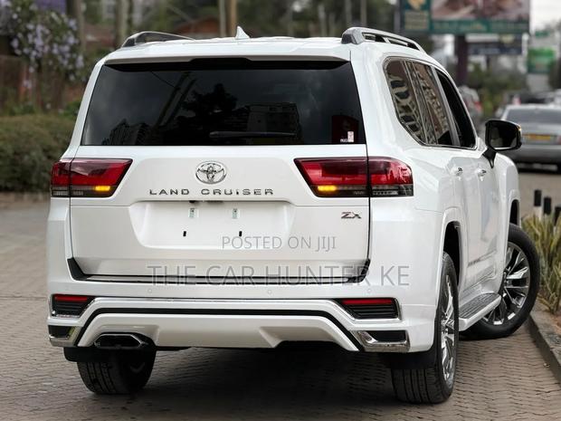 Toyota Land Cruiser LC300 2023 Pearl