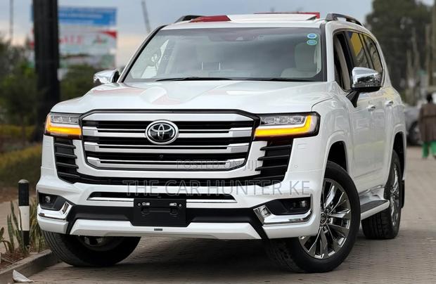Toyota Land Cruiser LC300 2023 Pearl