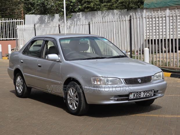 Toyota Corolla 1999 Silver