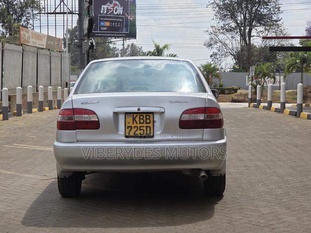 Toyota Corolla 1999 Silver