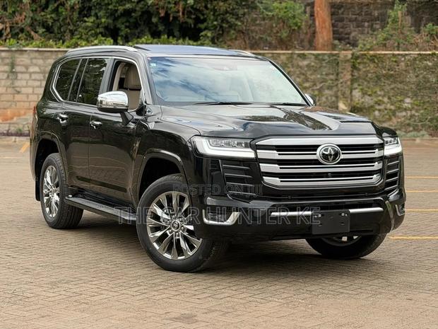 Toyota Land Cruiser LC300 2023 Black