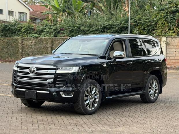 Toyota Land Cruiser LC300 2023 Black