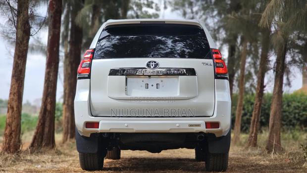 Toyota Land Cruiser Prado 2.8 2022 White