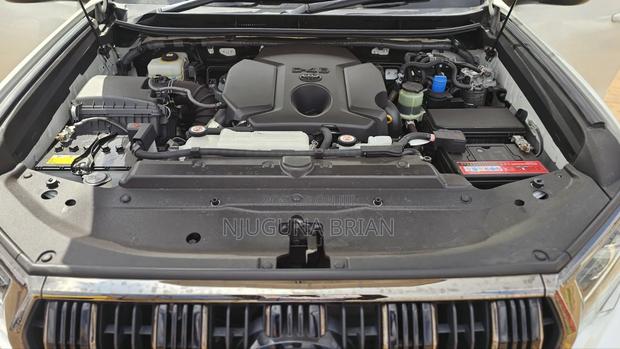 Toyota Land Cruiser Prado 2.8 2022 White