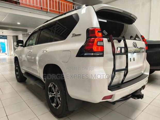 Toyota Land Cruiser Prado 2.8 2021 White