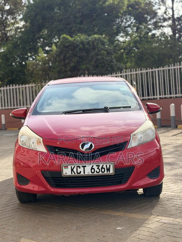 Toyota Vitz 1.3 AWD 5dr 2011 Red