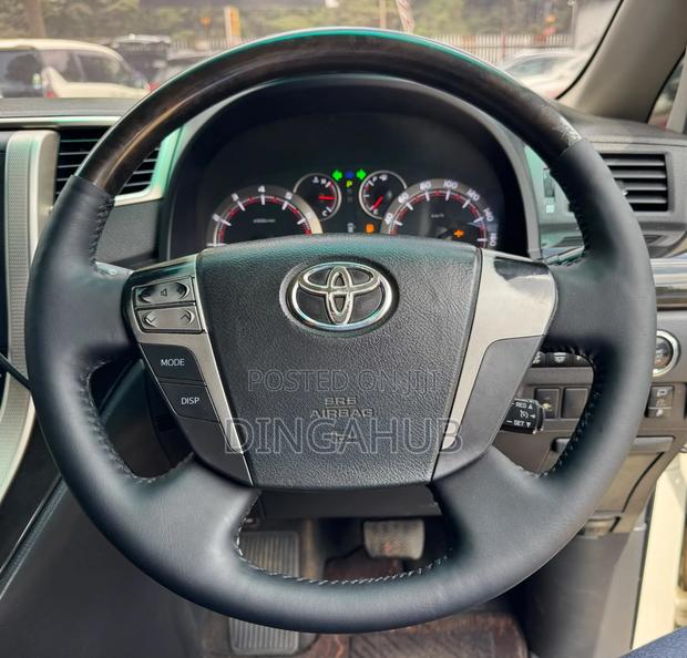 Toyota Alphard 2.4 Petrol FWD 2014 White