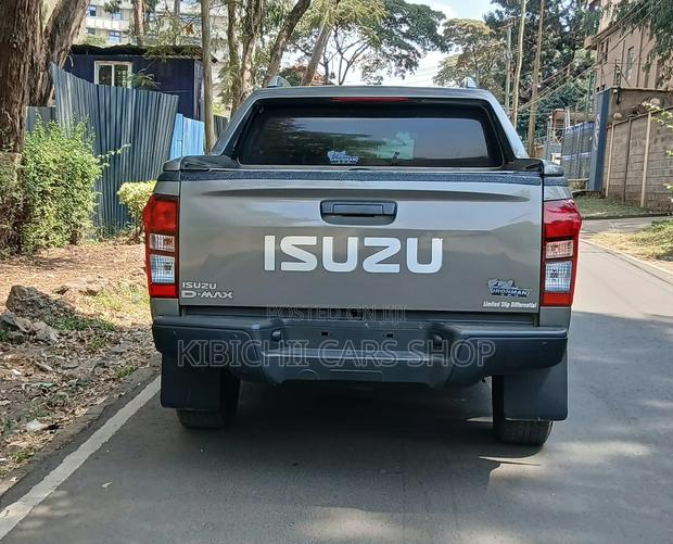 Isuzu D-MAX 2023 Gray