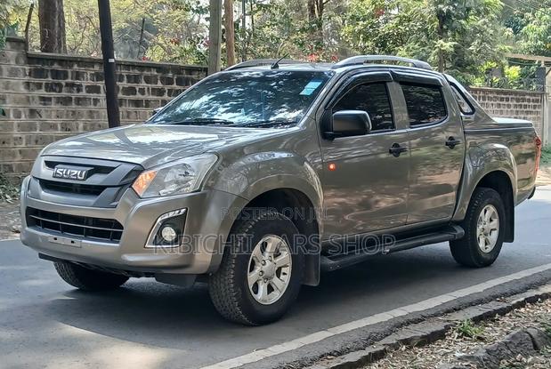 Isuzu D-MAX 2023 Gray