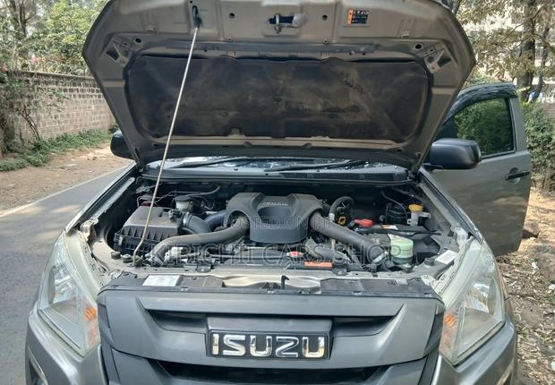 Isuzu D-MAX 2023 Gray