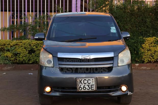 Toyota Noah 2008 Gray