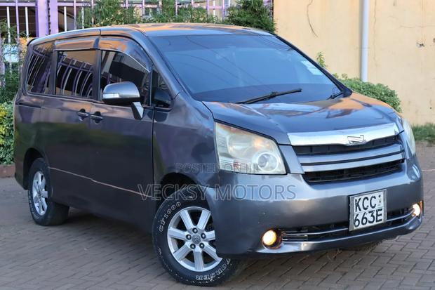 Toyota Noah 2008 Gray