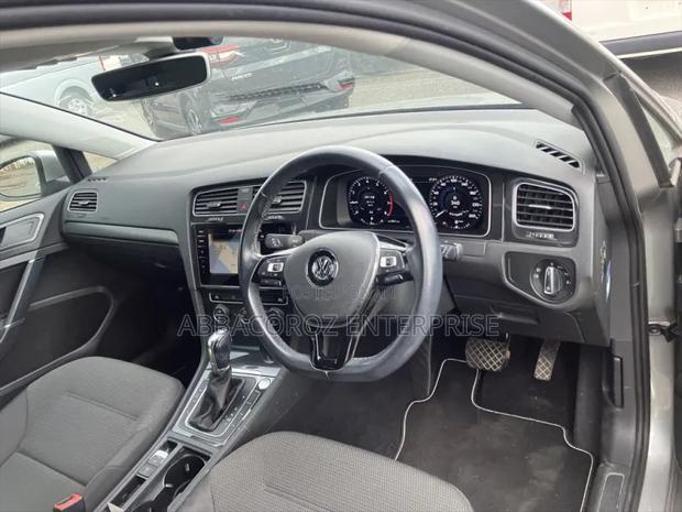 Volkswagen Golf 2019 Silver
