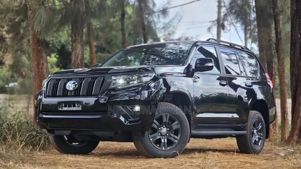 Toyota Land Cruiser Prado 2.8 2023 Black