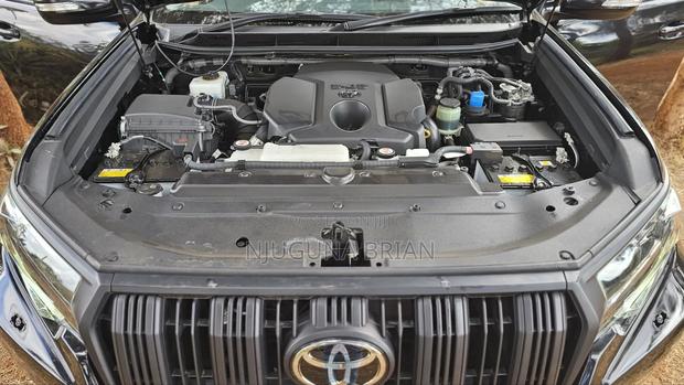 Toyota Land Cruiser Prado 2.8 2023 Black
