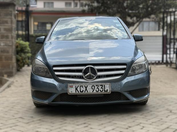 Mercedes-Benz B-Class B180 Petrol 2012 Blue
