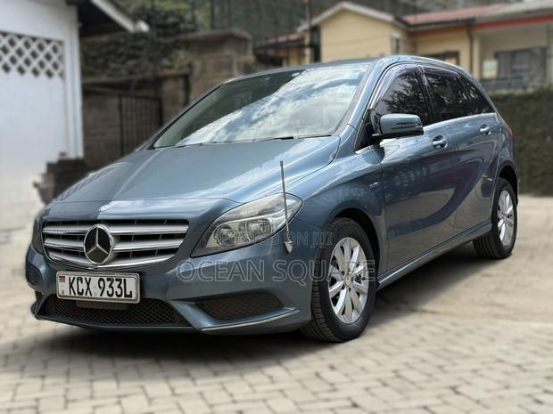 Mercedes-Benz B-Class B180 Petrol 2012 Blue