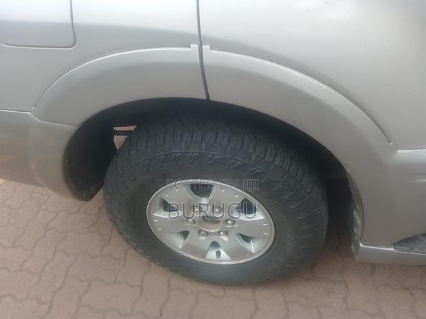 Mitsubishi Pajero 2004 Silver