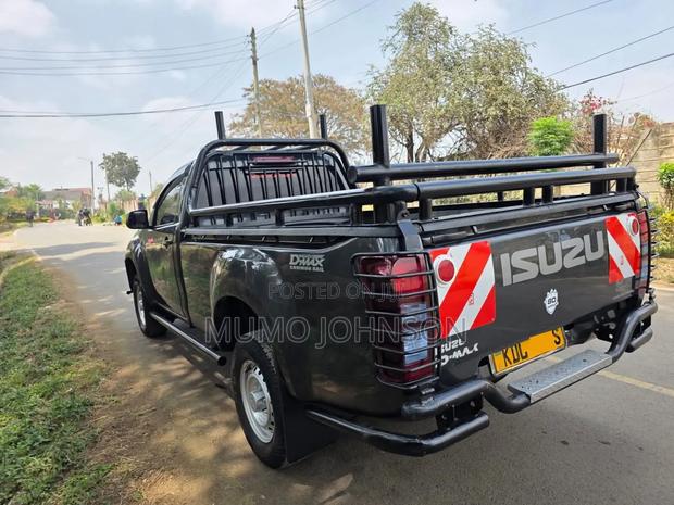 Isuzu D-MAX 2023 Gray