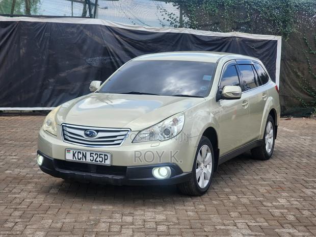 Subaru Outback 2.5i 2010 Gold