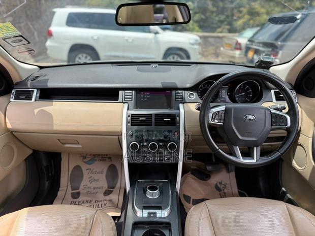 Land Rover Discovery Sport 2015 White