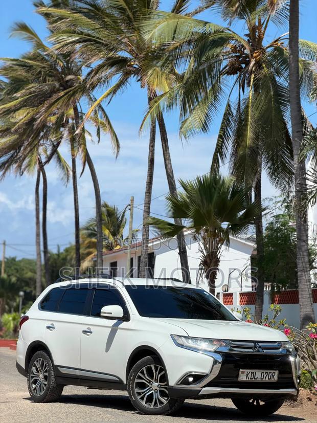 Mitsubishi Outlander 2016 White