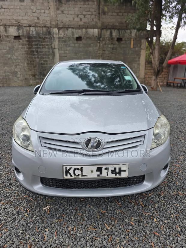 Toyota Auris 2010 Silver