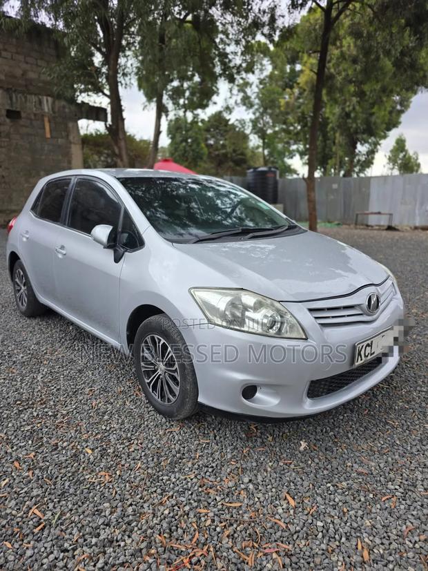 Toyota Auris 2010 Silver