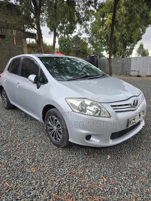 Toyota Auris 2010 Silver
