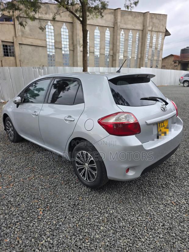 Toyota Auris 2010 Silver