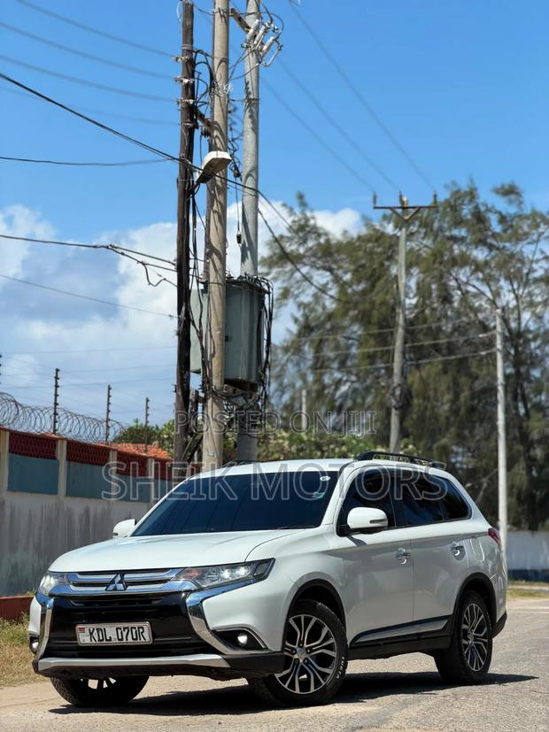 Mitsubishi Outlander 2016 White