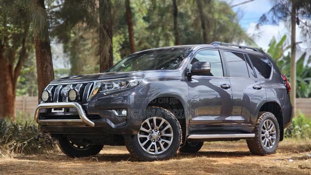 Toyota Land Cruiser Prado Kakadu 2019 Gray