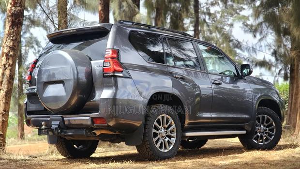 Toyota Land Cruiser Prado Kakadu 2019 Gray