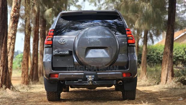 Toyota Land Cruiser Prado Kakadu 2019 Gray