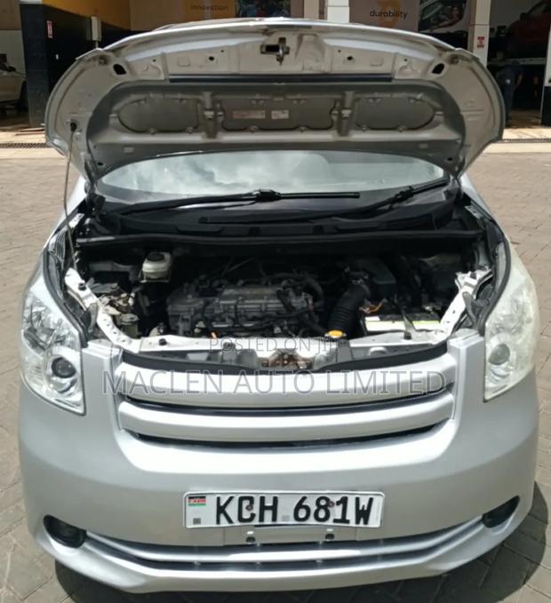 Toyota Noah 2009 Silver
