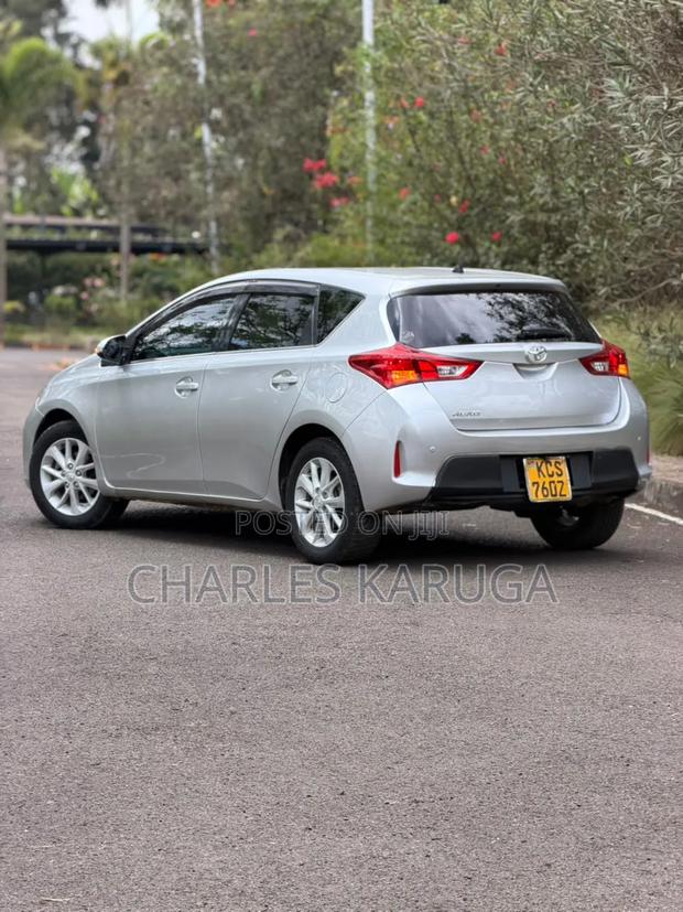 Toyota Auris 2012 Silver
