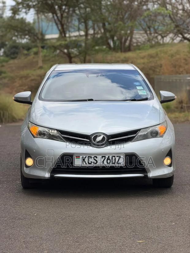 Toyota Auris 2012 Silver