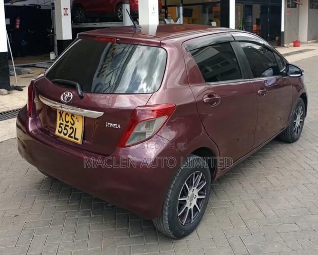 Toyota Vitz 2011 Maroon