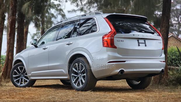 Volvo XC90 T5 Momentum AWD 2019 Silver
