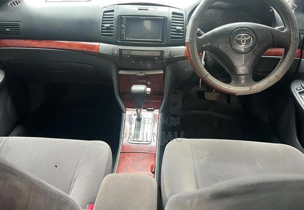 Toyota Premio 2004