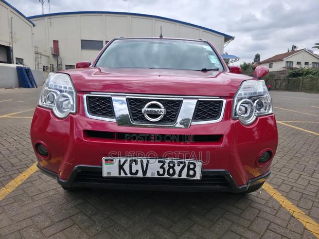Nissan X-Trail 2.0 Petrol AWD 2013 Red