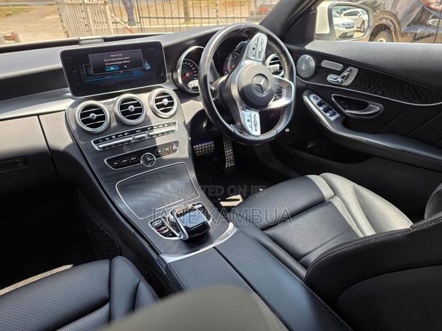 Mercedes-Benz C200 2019 Pearl