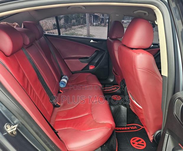 Volkswagen Passat 2011 Blue