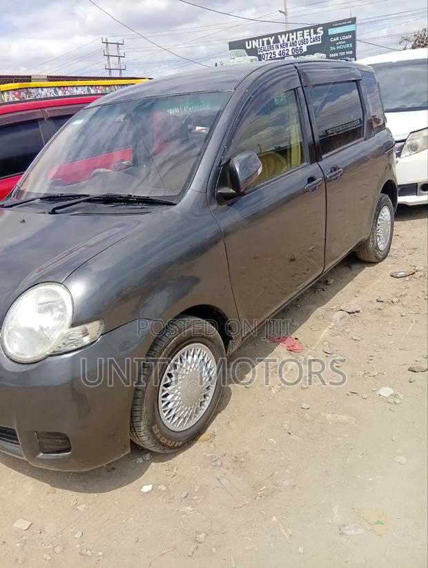 Toyota Sienta 2011 Gray