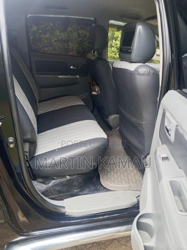 Toyota Hilux 2.5 D-4D 4X4 SRX 2010 Black